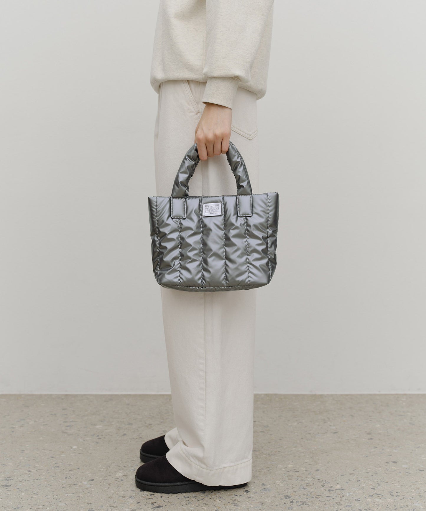 CLASSIC LOGO MATT METALLIC PADDING BAG gray