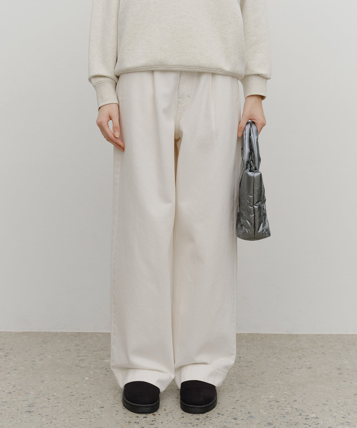 CLASSIC LOGO MATT METALLIC PADDING BAG gray