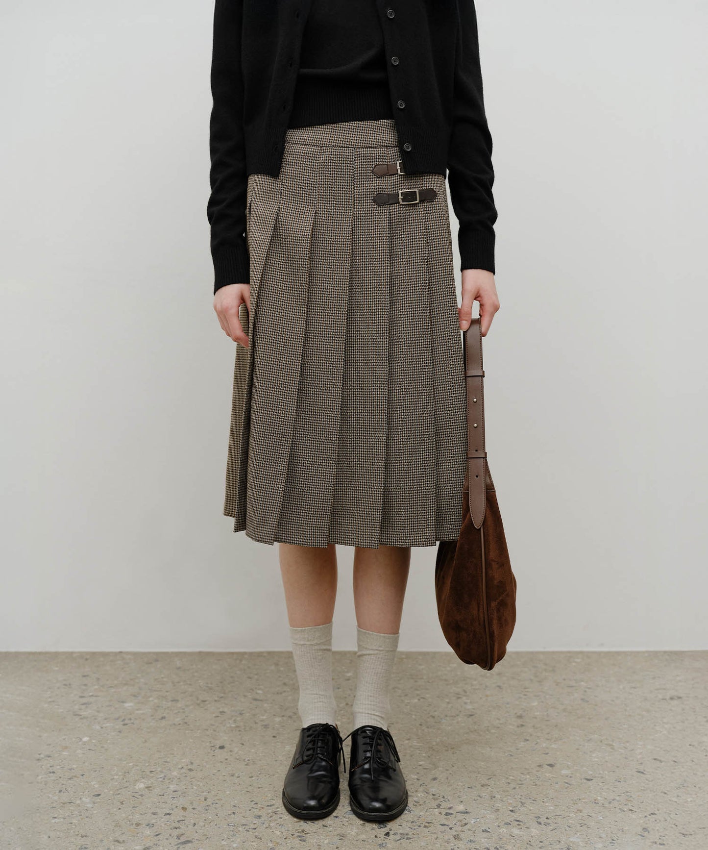 CLASSIC LOGO ROUND SUEDE SHOULDER BAG brown