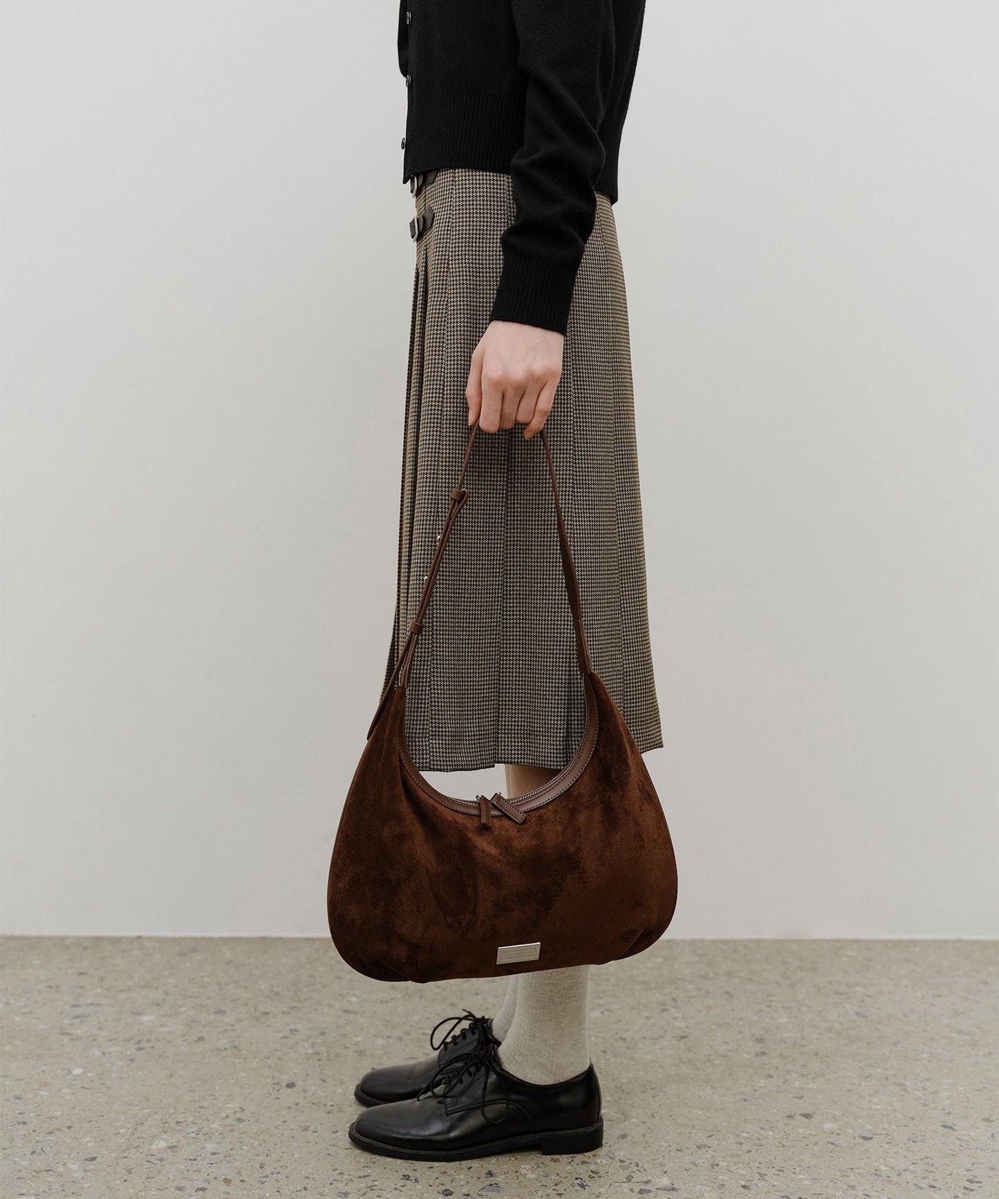 CLASSIC LOGO ROUND SUEDE SHOULDER BAG brown