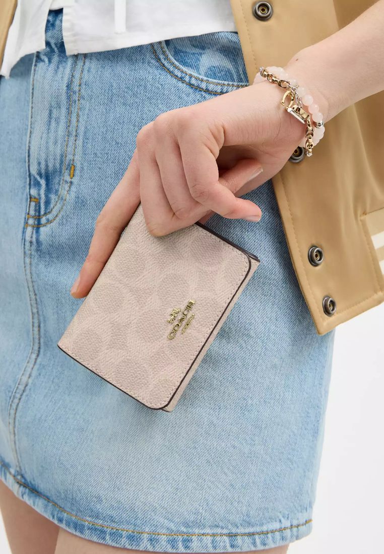 Card Holder Wallet In Blocked Signature Canvas Gold Sand Tan