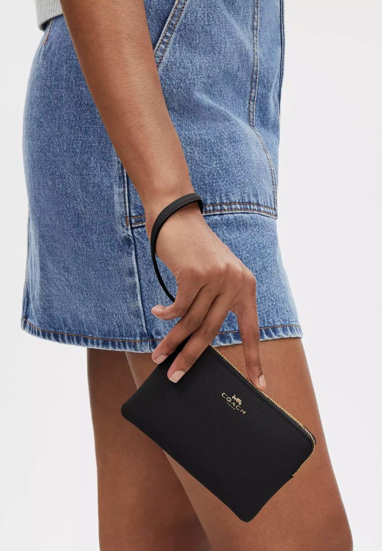 Corner Zip Wristlet Gold Black