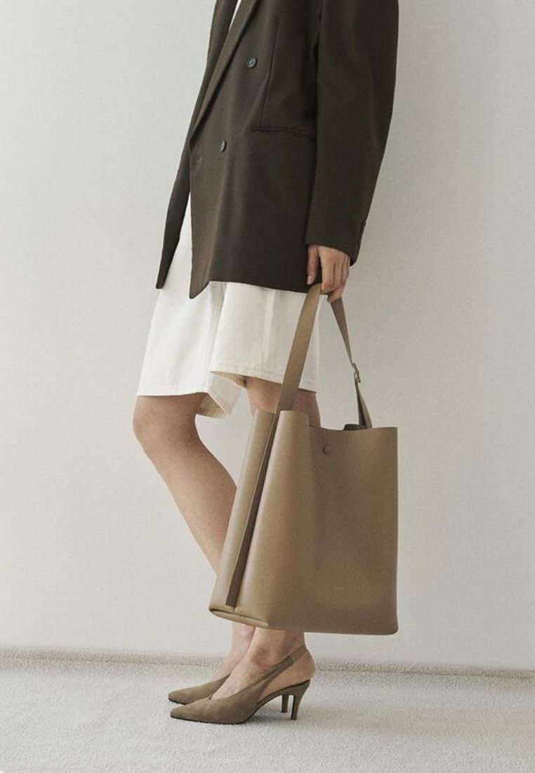 R.ARC Bucket Bag L Taupe
