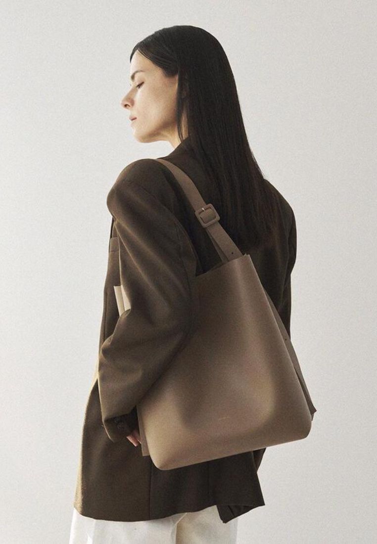 R.ARC Bucket Bag L Taupe