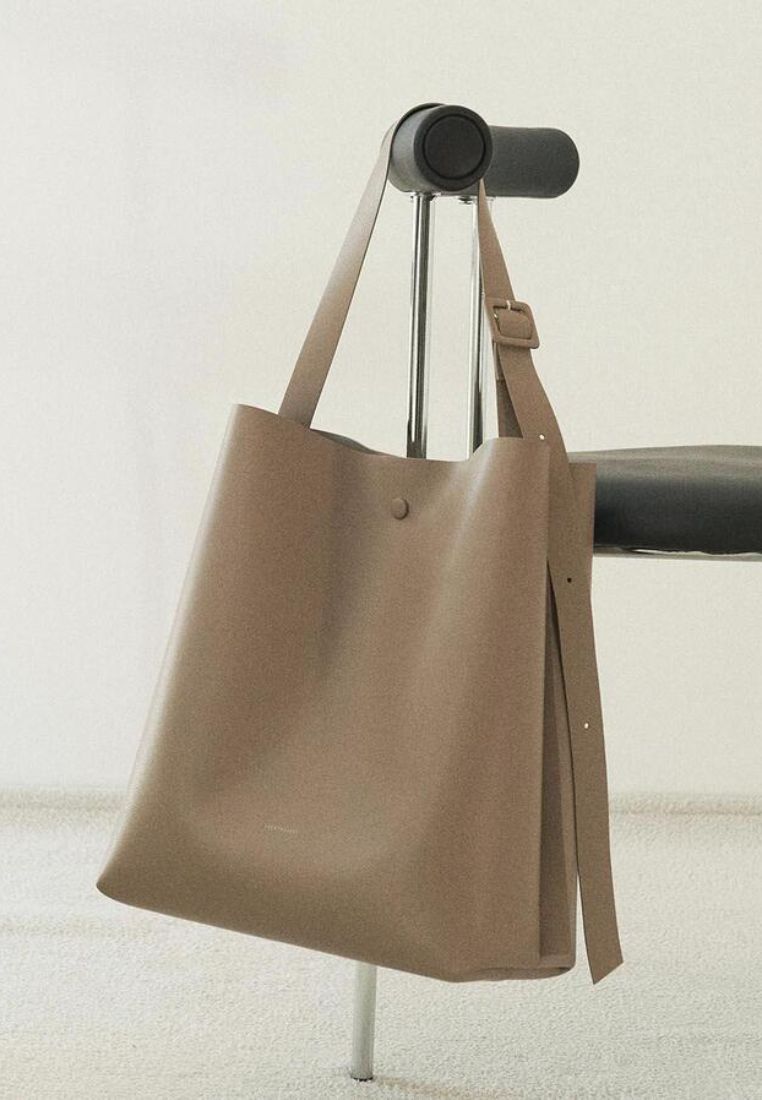 R.ARC Bucket Bag L Taupe