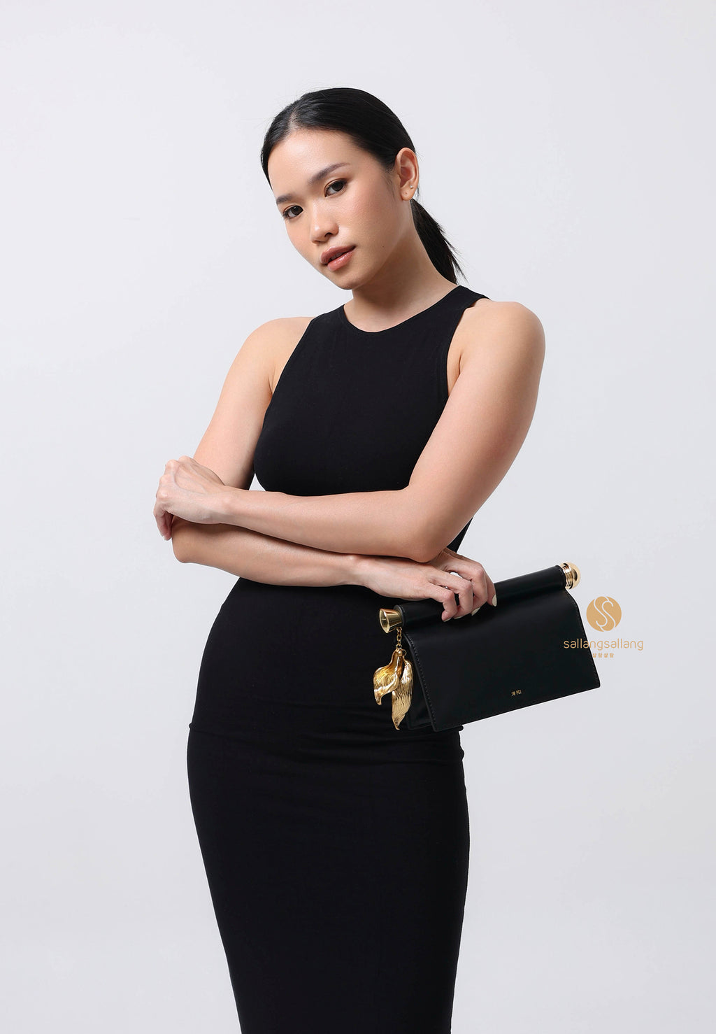 Holly Metal Pendant Embellished Clutch - Black