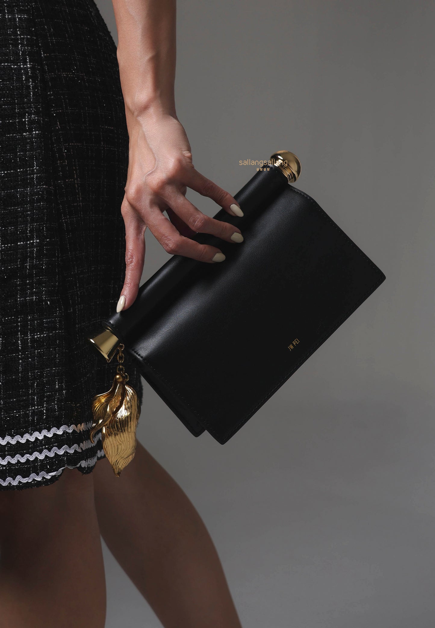 Holly Metal Pendant Embellished Clutch - Black