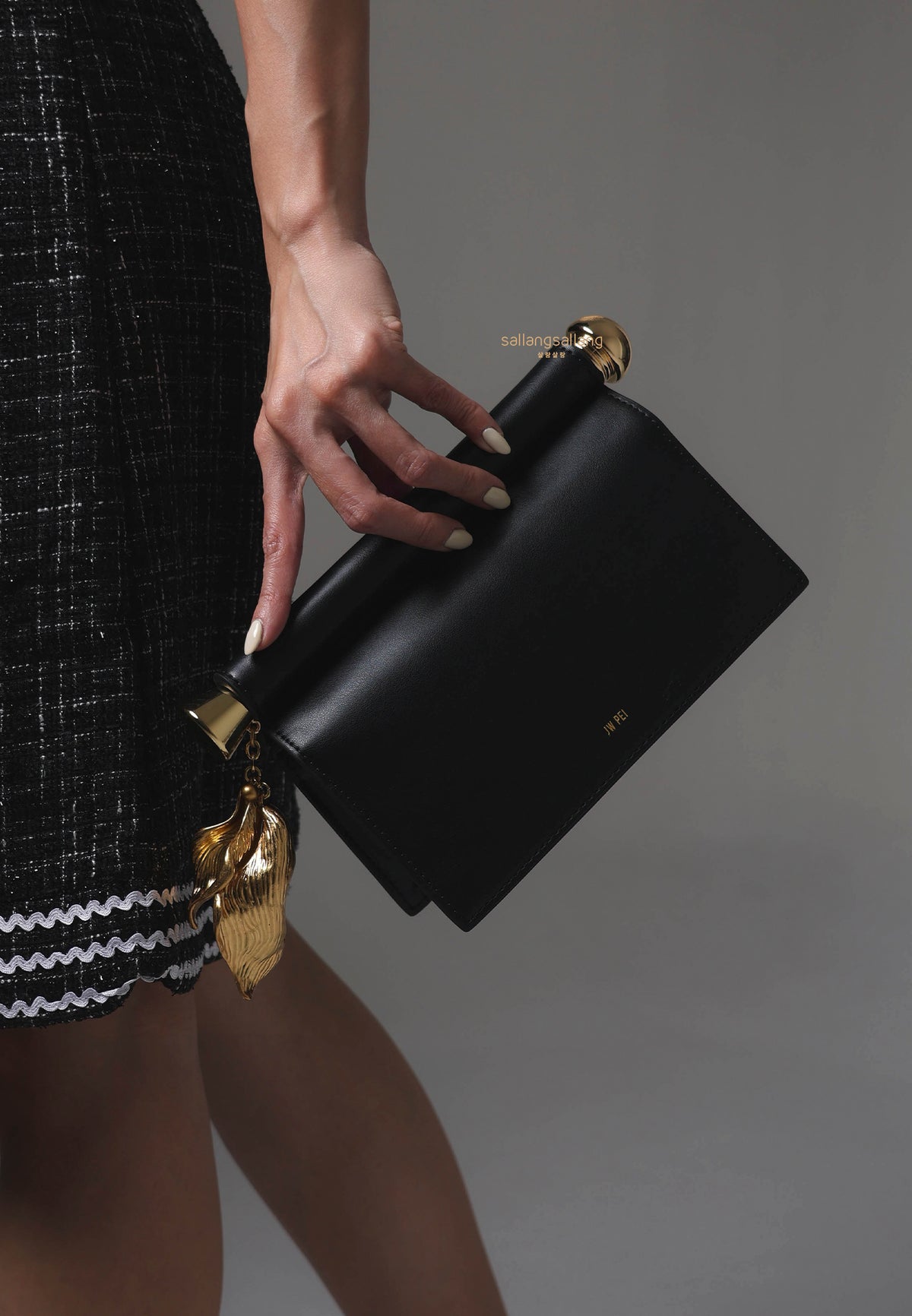 Holly Metal Pendant Embellished Clutch - Black