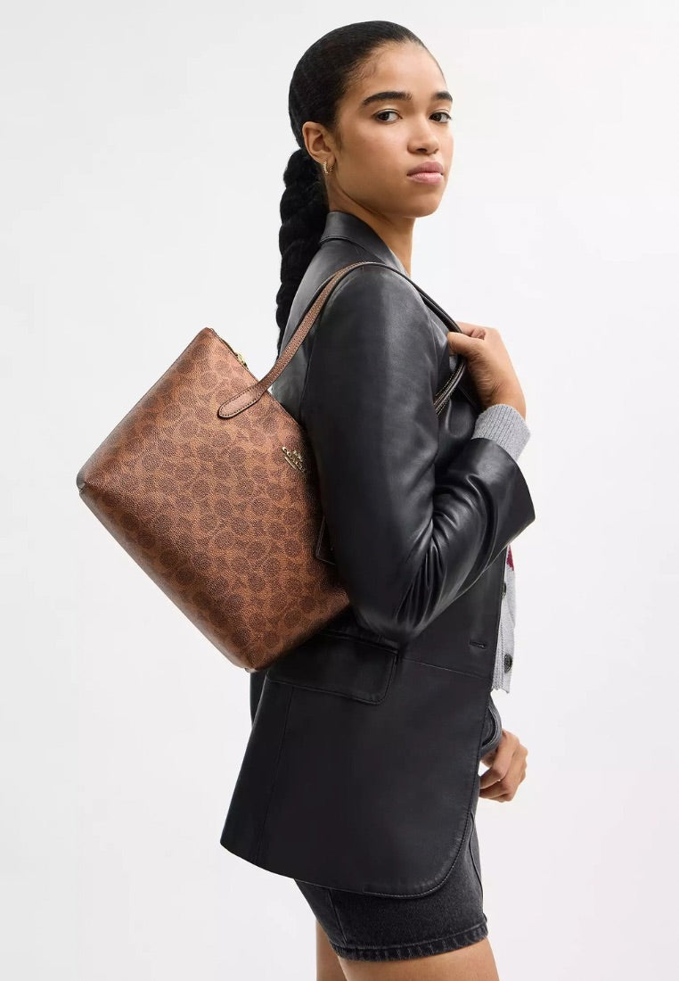 Fiona Zip Tote Bag In Signature Canvas Gold Brown Copper