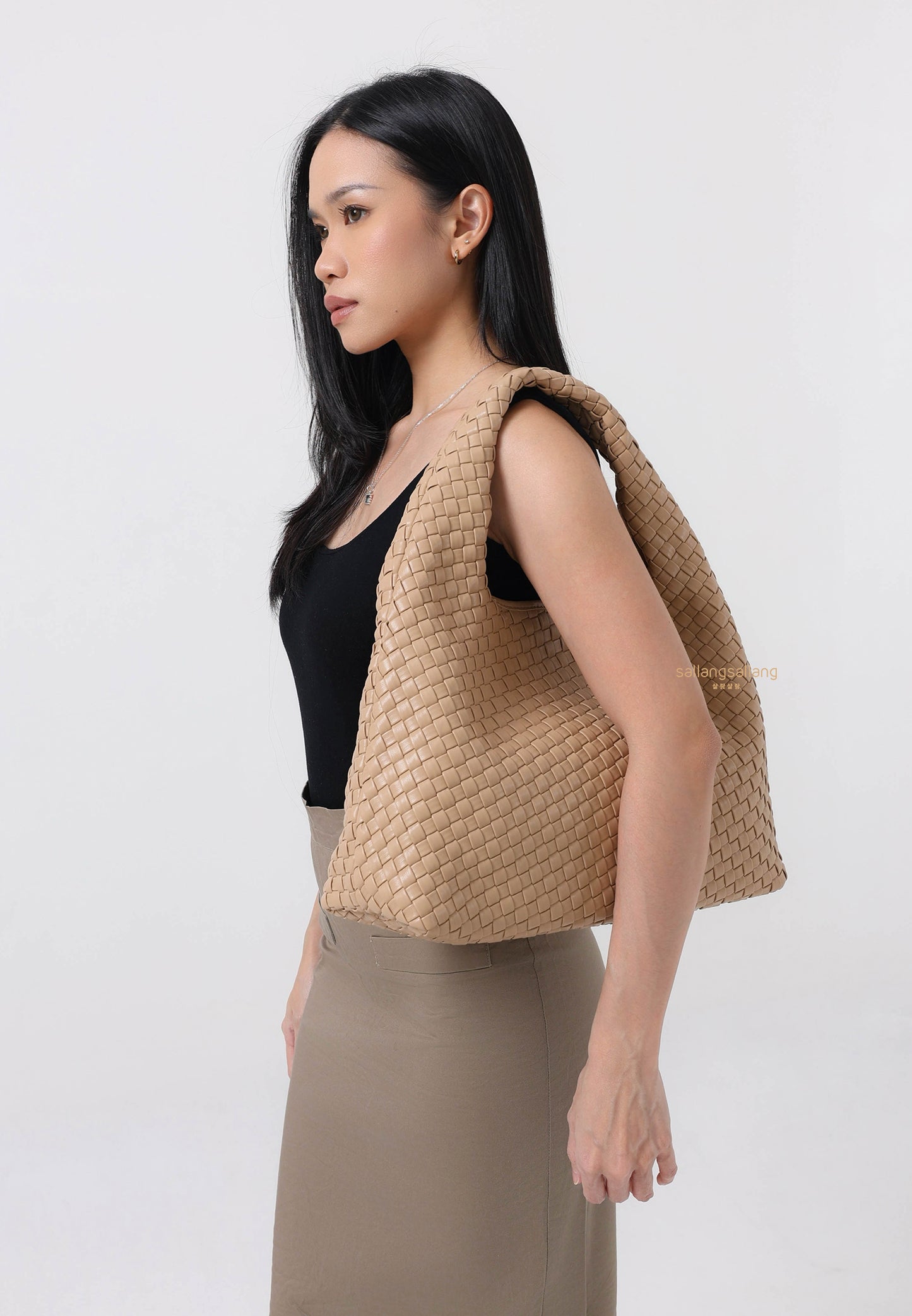 Laura Woven Shoulder Bag - Beige