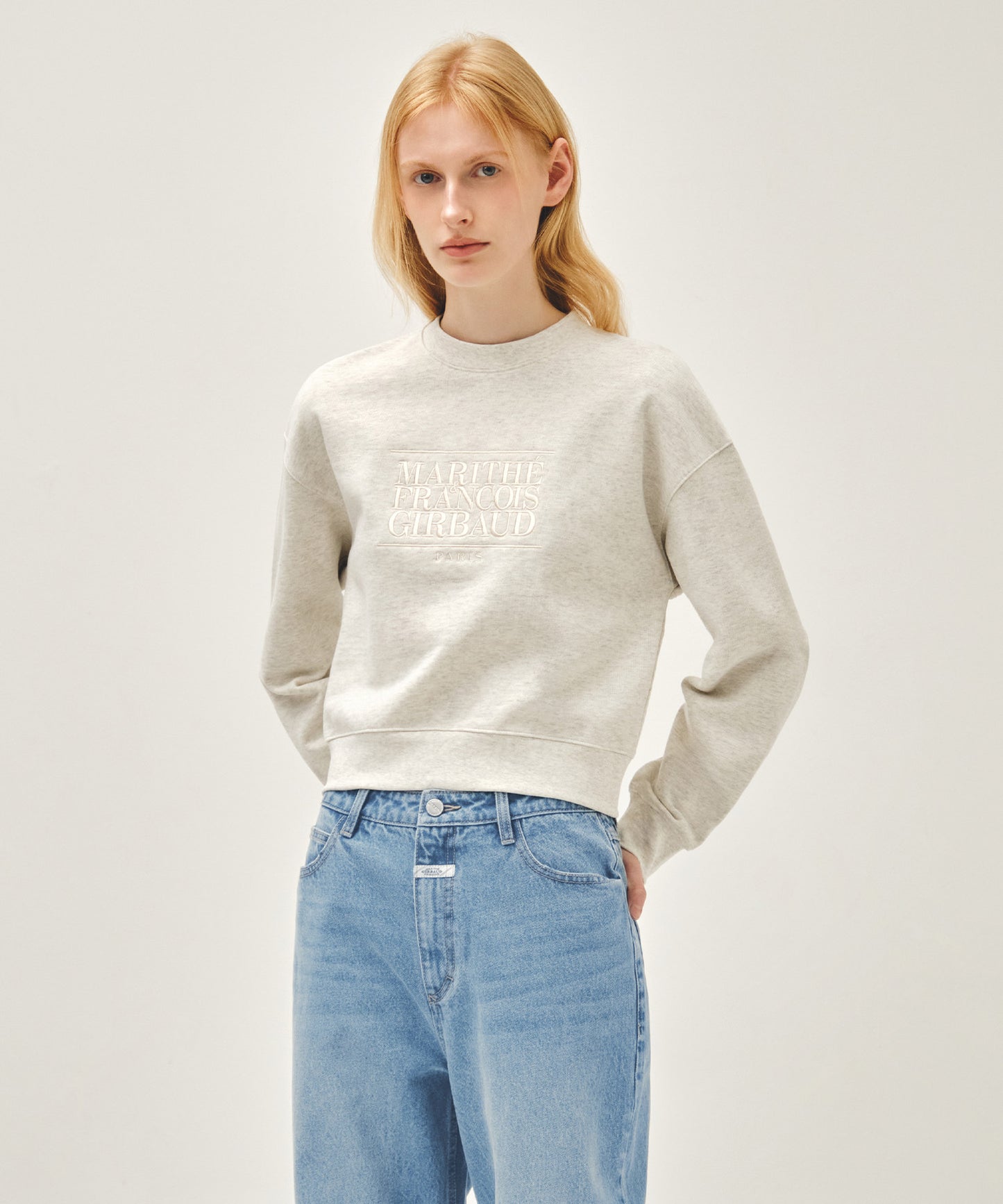 W CLASSIC LOGO CROP SWEATSHIRT oatmeal [New Model]