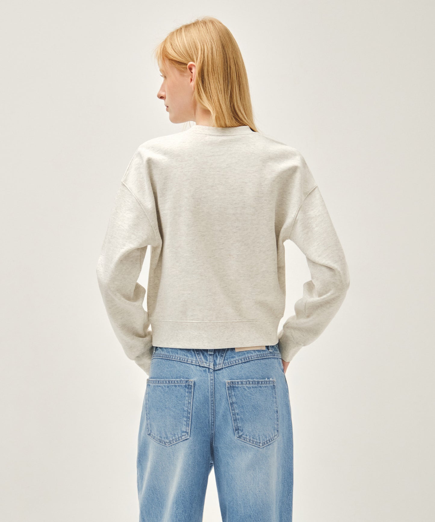 W CLASSIC LOGO CROP SWEATSHIRT oatmeal [New Model]