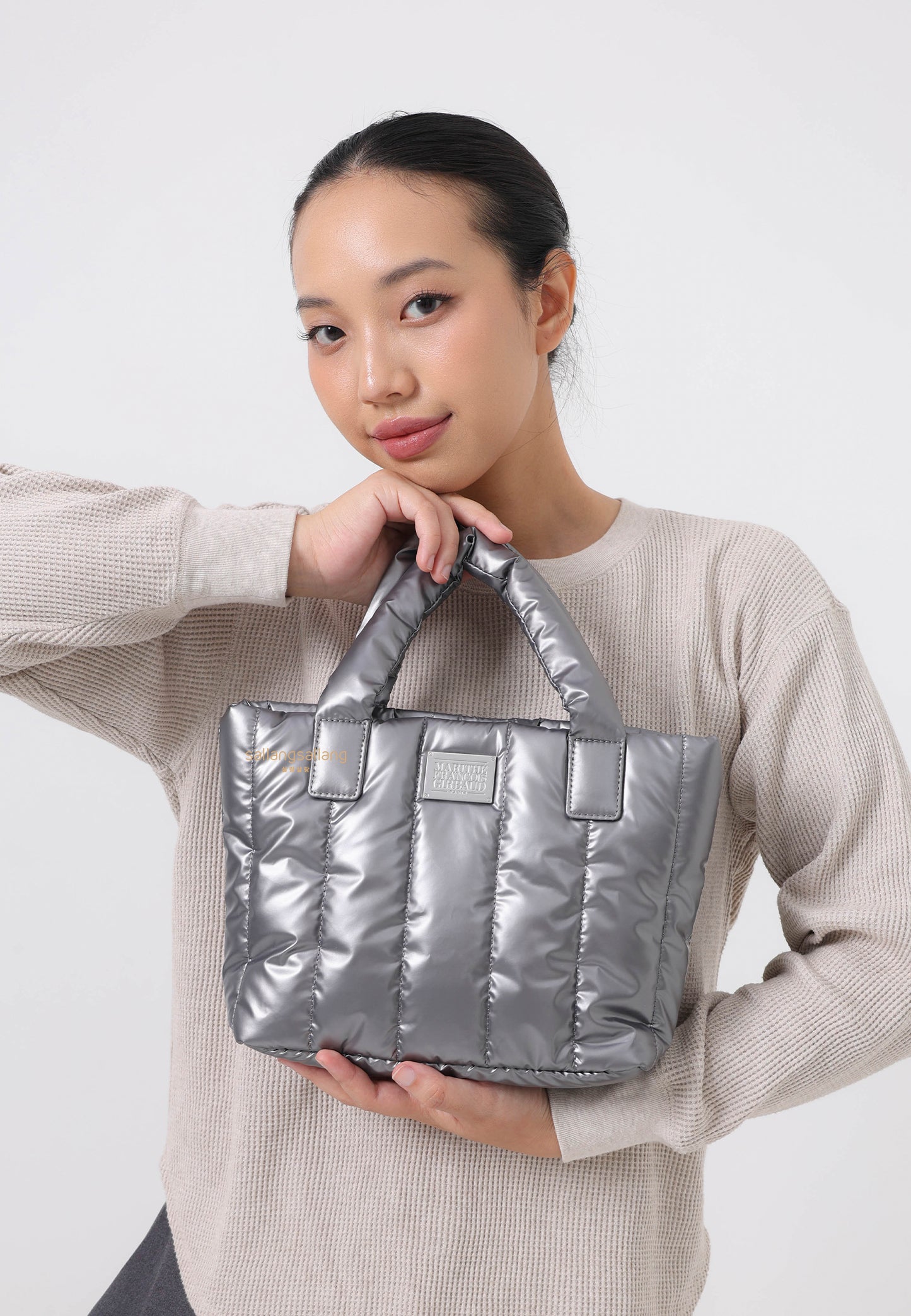 CLASSIC LOGO MATT METALLIC PADDING BAG gray