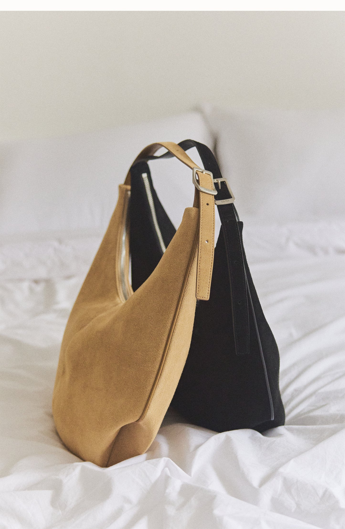 MOSSY HOBO BAG suede sand