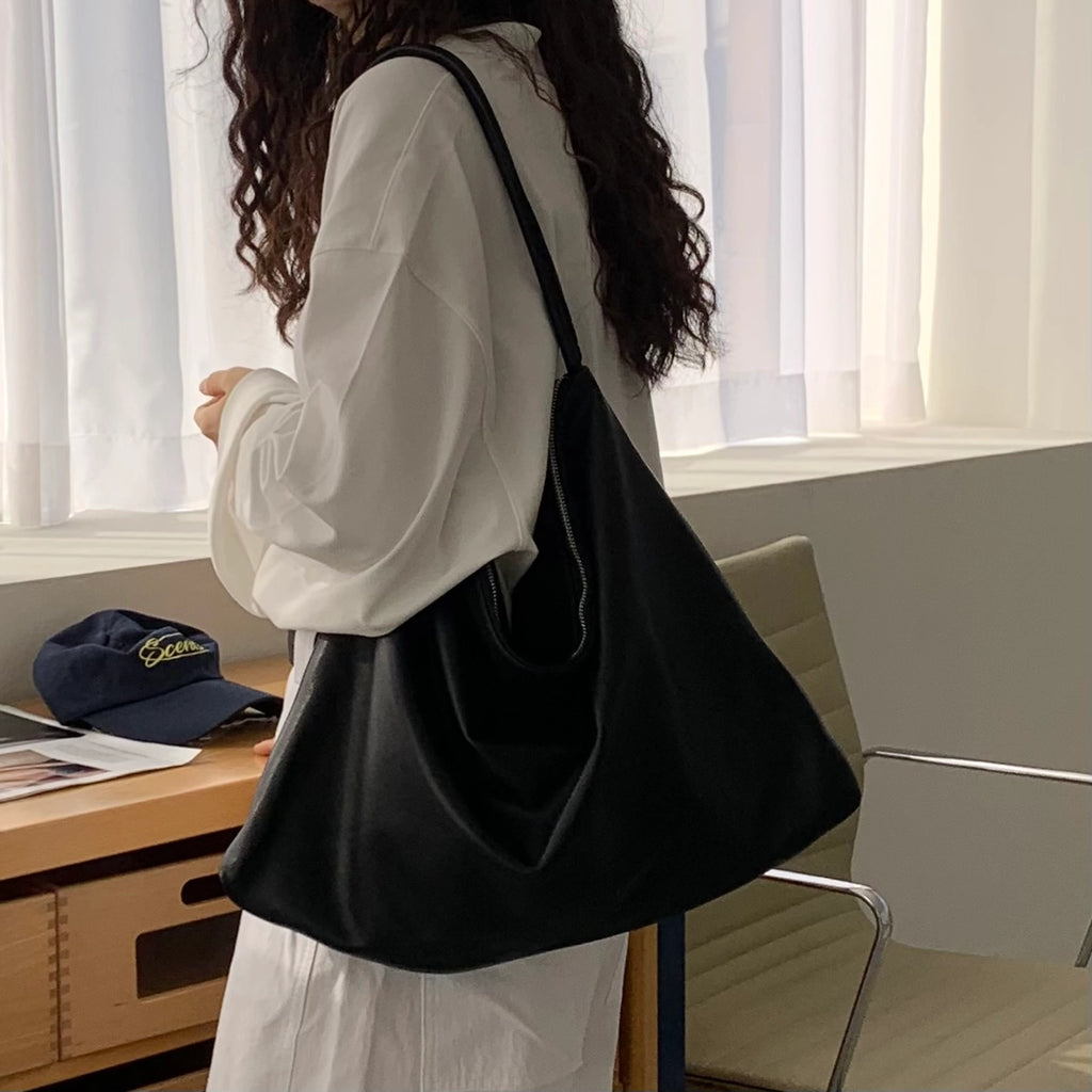 Momo L Black