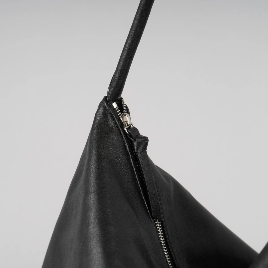 Momo L Black