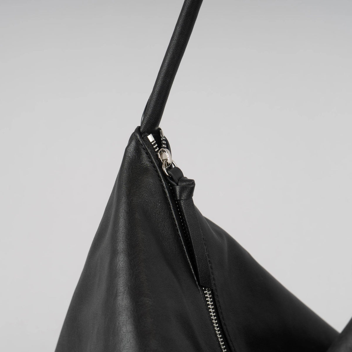 Momo L Black