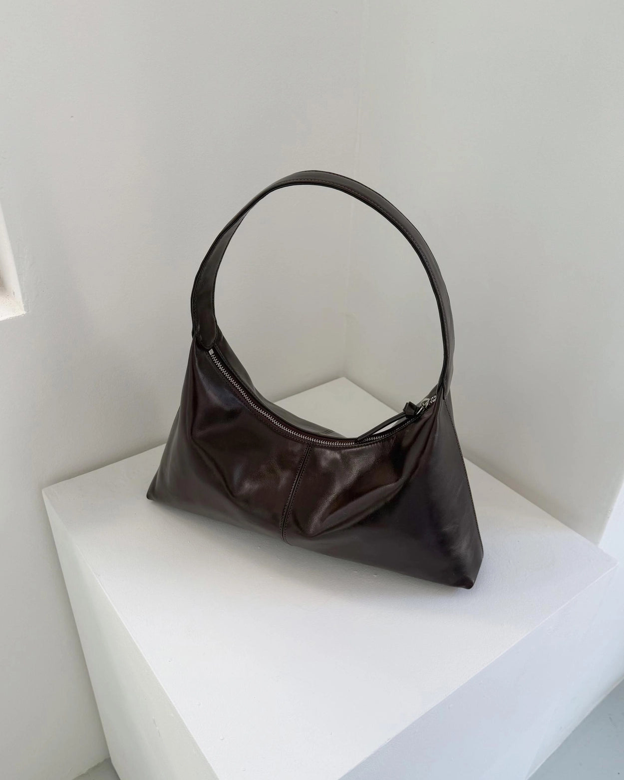 Monet Bag Pull-Up Leather Dark Brown
