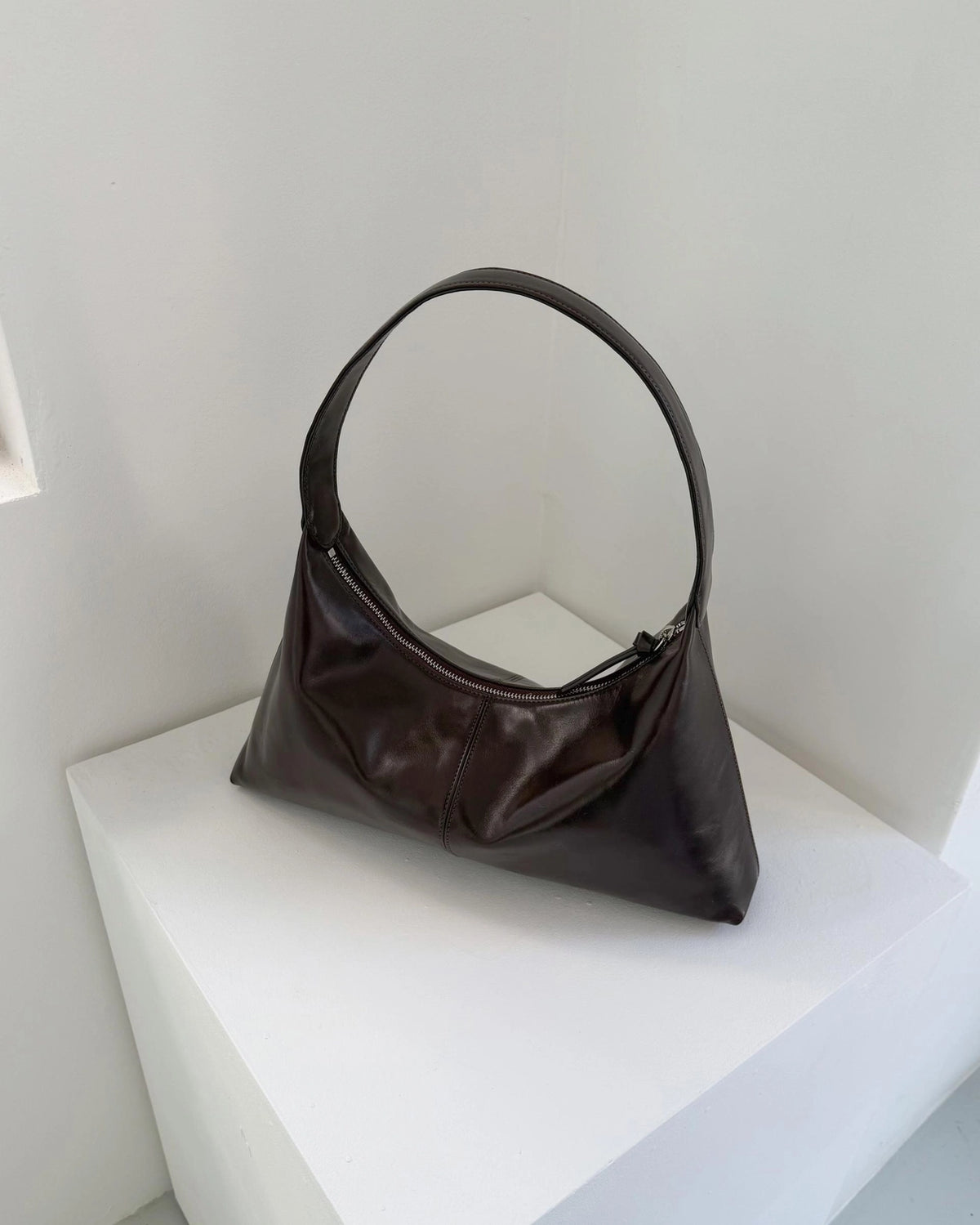 Monet Bag Pull-Up Leather Dark Brown
