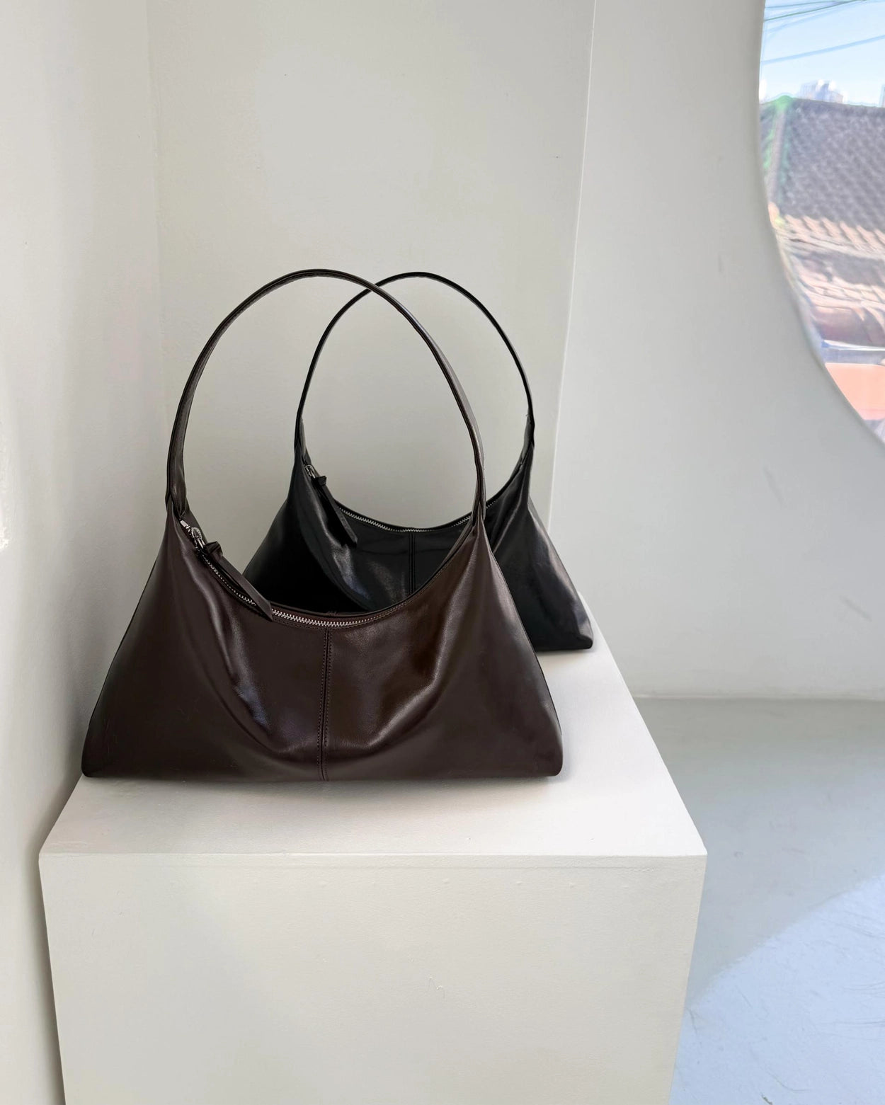 Monet Bag Pull-Up Leather Dark Brown