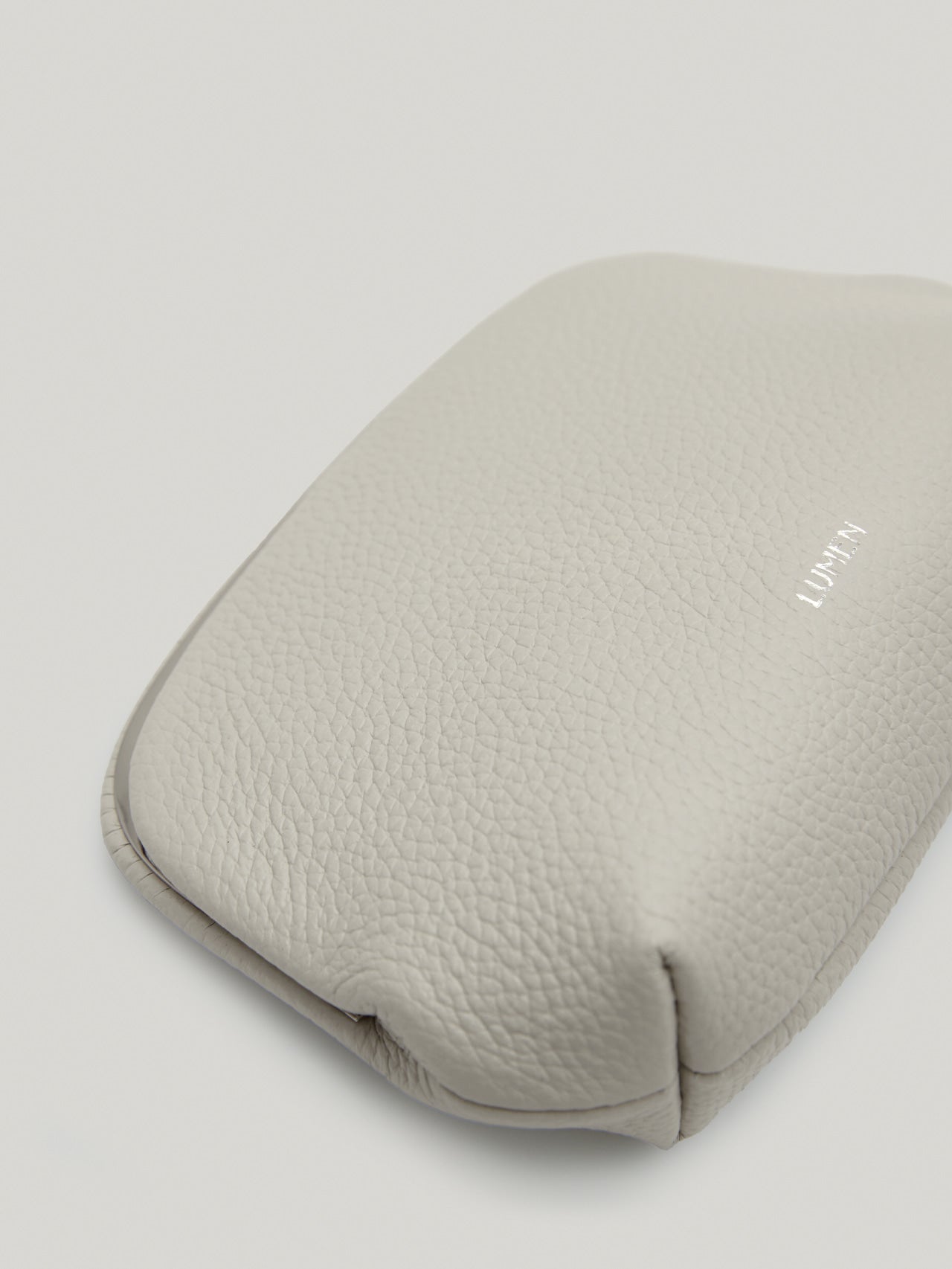 PAVE FRAME POUCH misty white