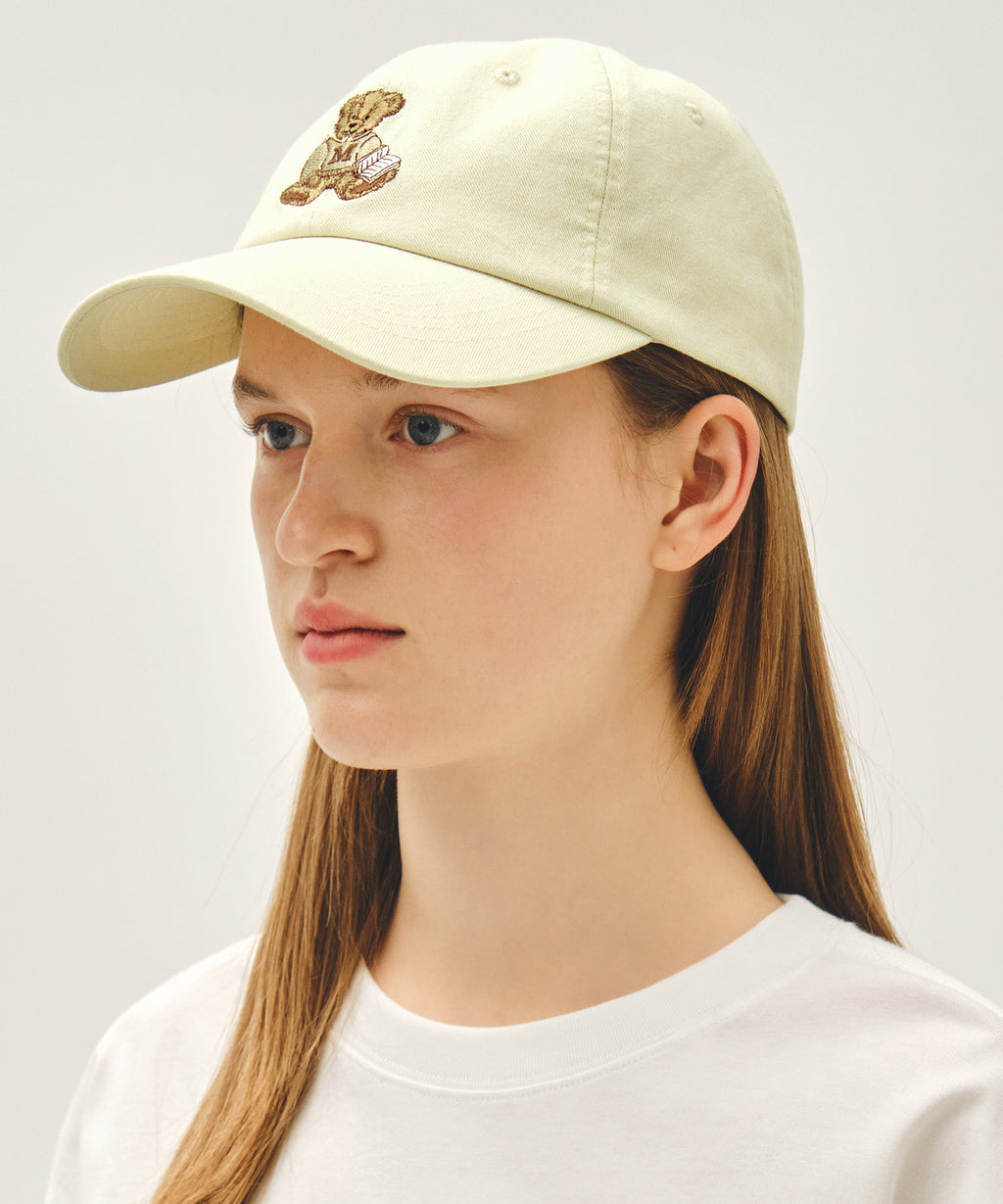 READING CLUB DOODLE BEAR CAP ivory