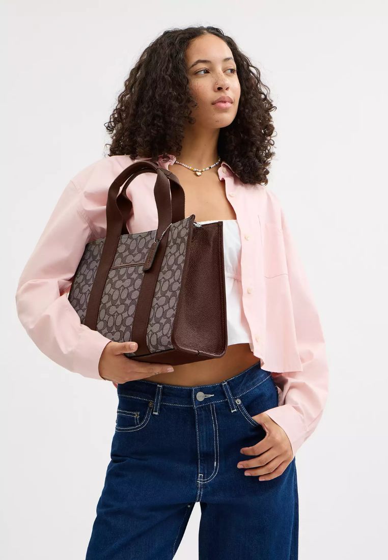 Smith Tote Bag In Signature Jacquard Silver Oak Maple