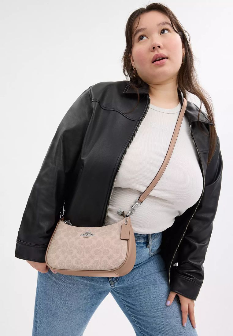 Teri Shoulder Bag In Signature Canvas Silver Sand Taupe