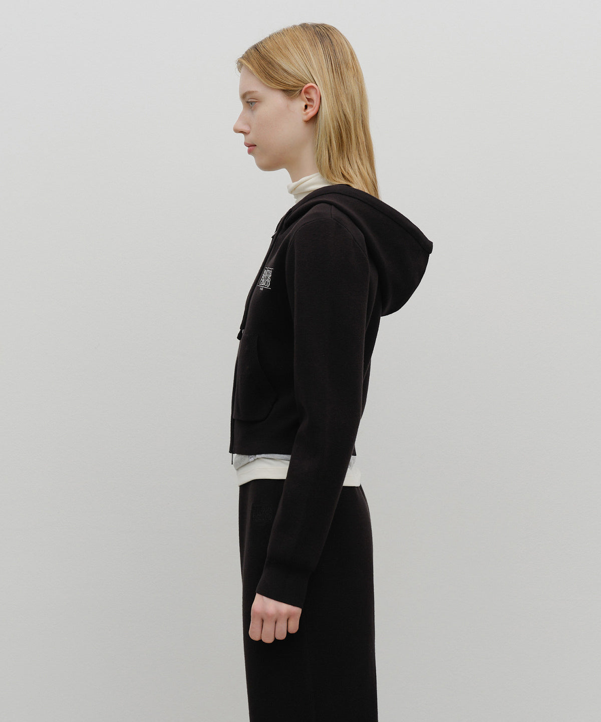 W CLASSIC LOGO CROP KNIT HOODIE ZIPUP black
