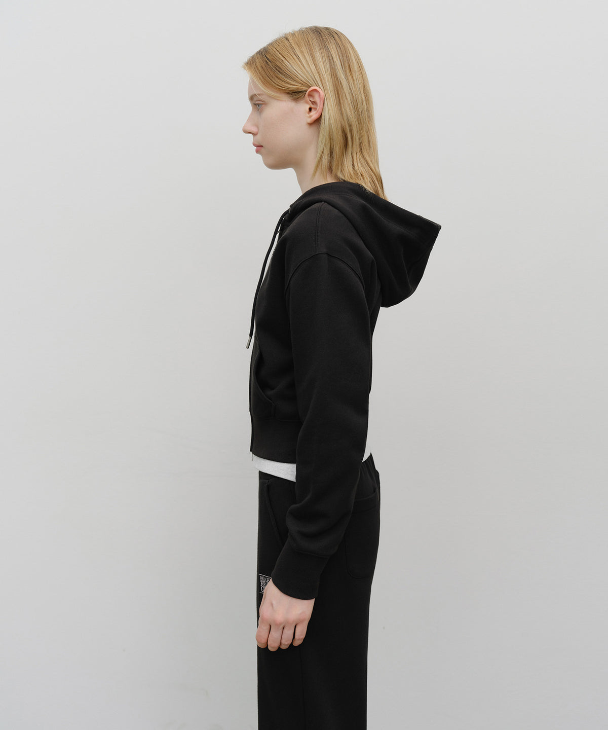 W EMBROIDERY CLASSIC LOGO CROP HOODIE ZIPUP black