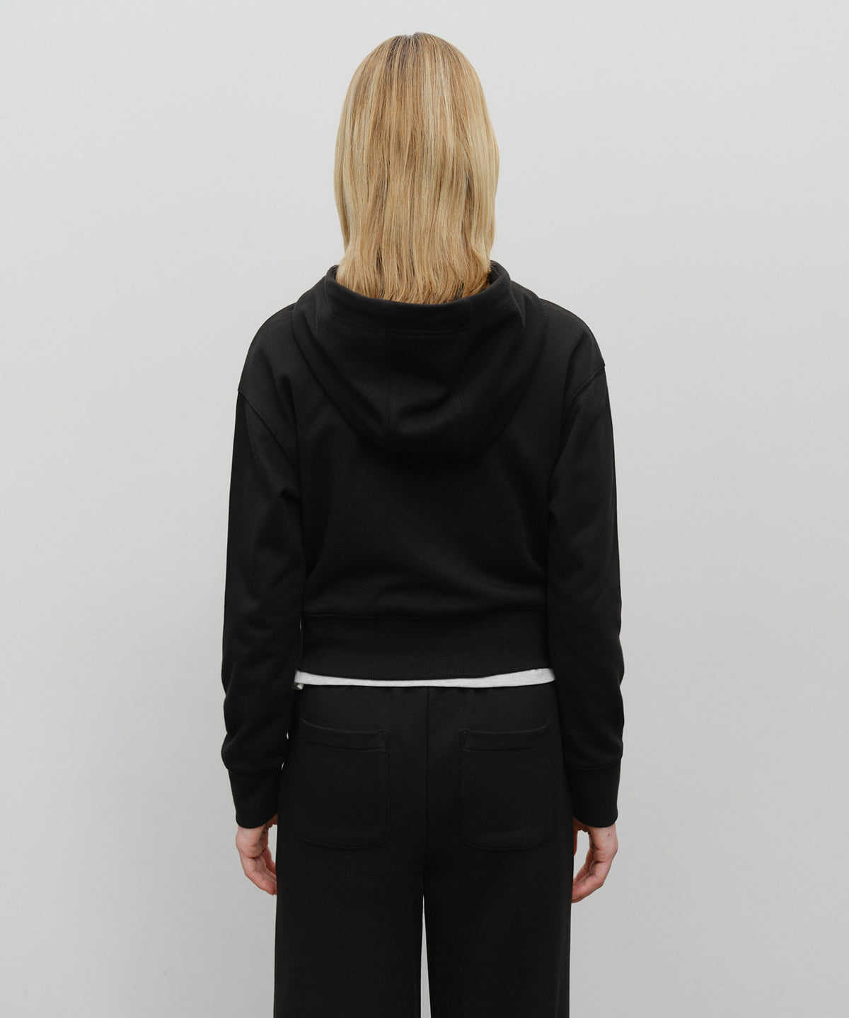 W EMBROIDERY CLASSIC LOGO CROP HOODIE ZIPUP black