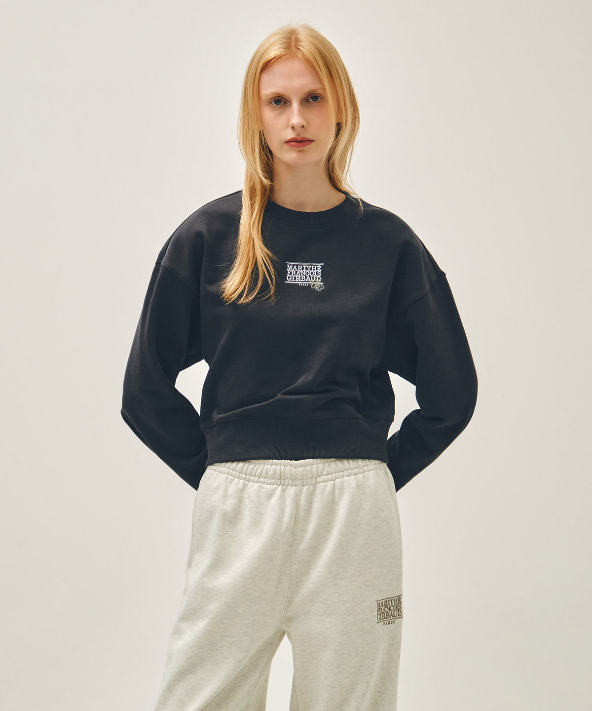 W FLOWER CLASSIC LOGO CROP SWEATSHIRT charcoal