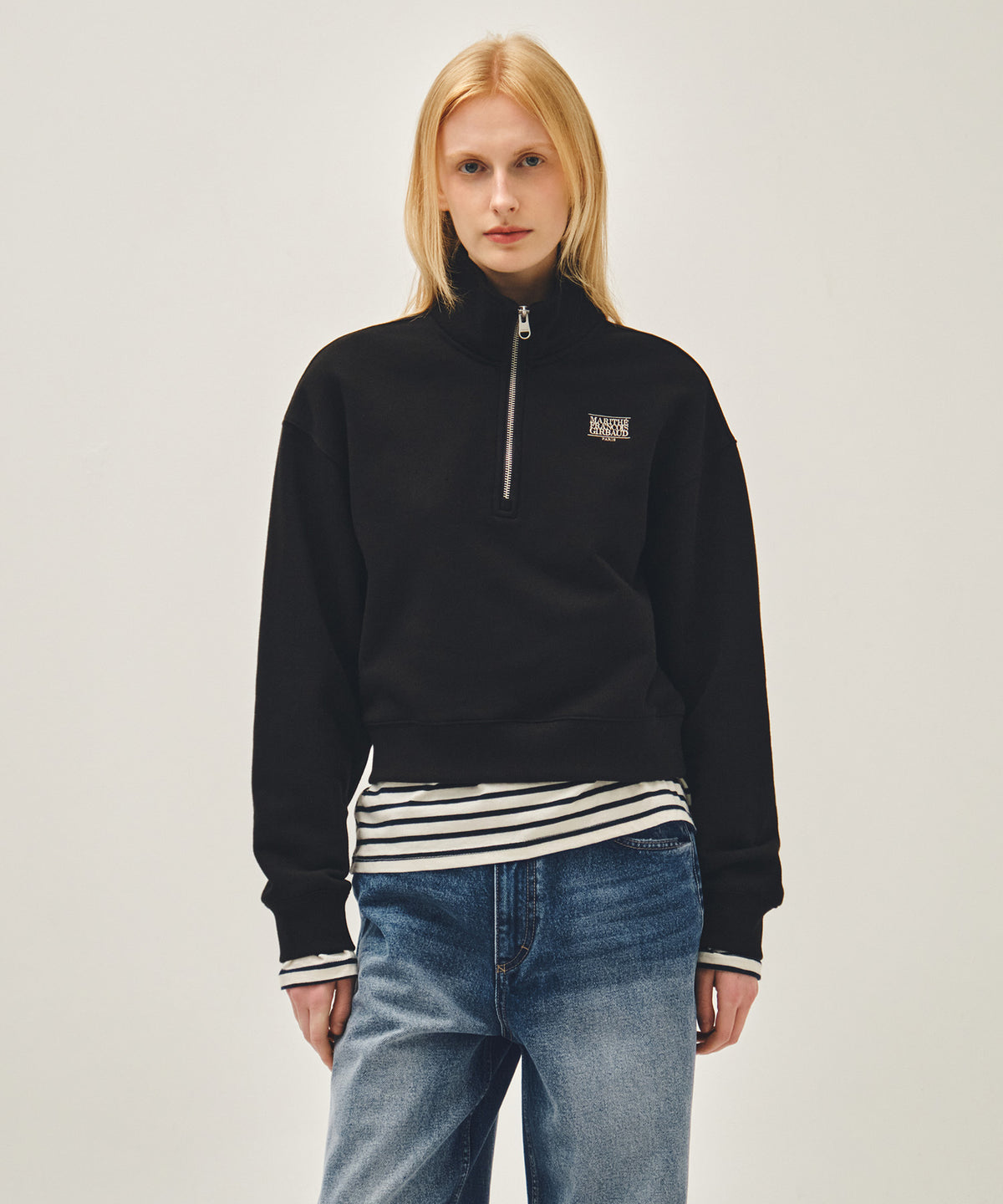 W SMALL CLASSIC LOGO HALF ZIPUP CROP SWEATSHIRT black