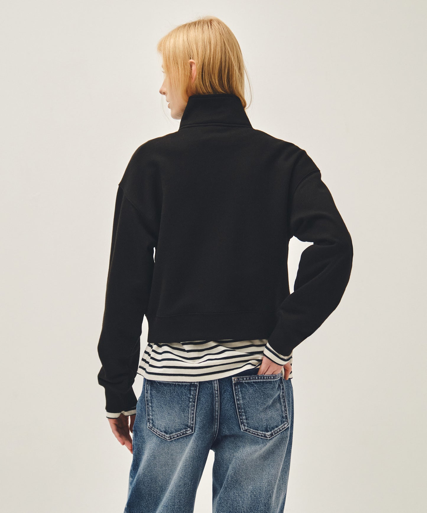 W SMALL CLASSIC LOGO HALF ZIPUP CROP SWEATSHIRT black