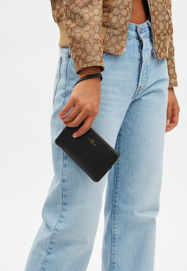 Corner Zip Wristlet Black