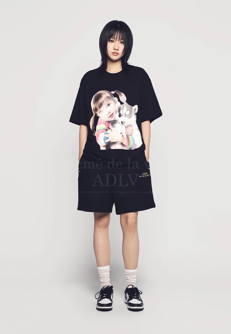 Dog Hug Girl Baby Face Short Sleeve T-Shirt Black