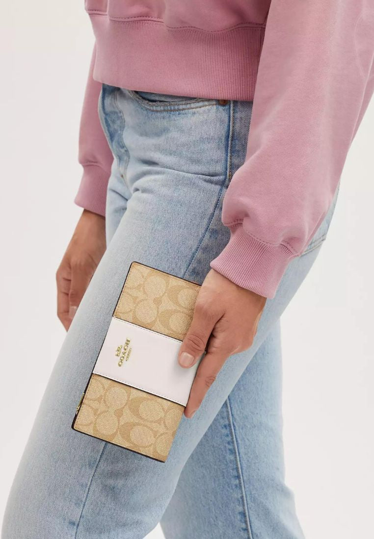 Slim Zip Wallet In Signature Canvas With Stripe Chalk Lt Saddle