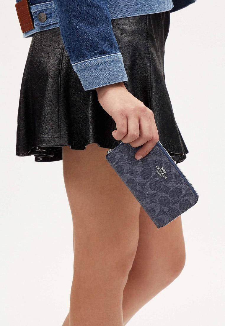 Medium Id Zip Wallet In Signature Canvas Midnight Navy