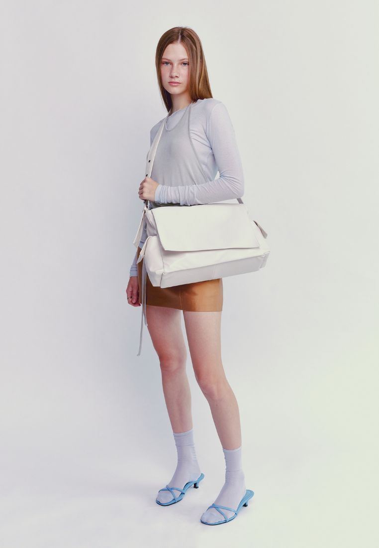 Side Pocket Messanger Bag L Nappa Ivory