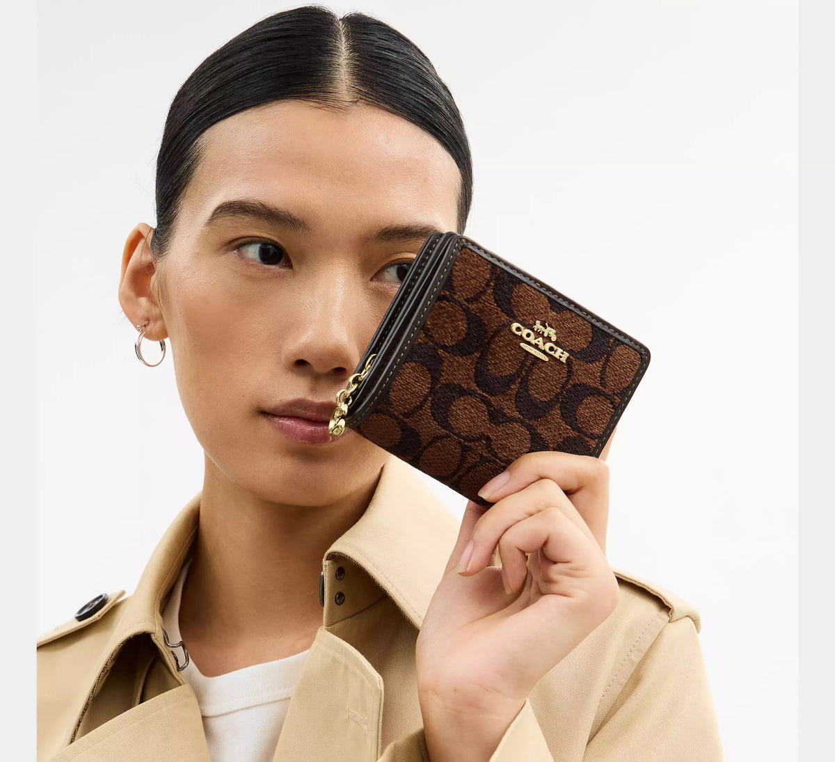 Snap Wallet In Signature Chenille Gold Truffle
