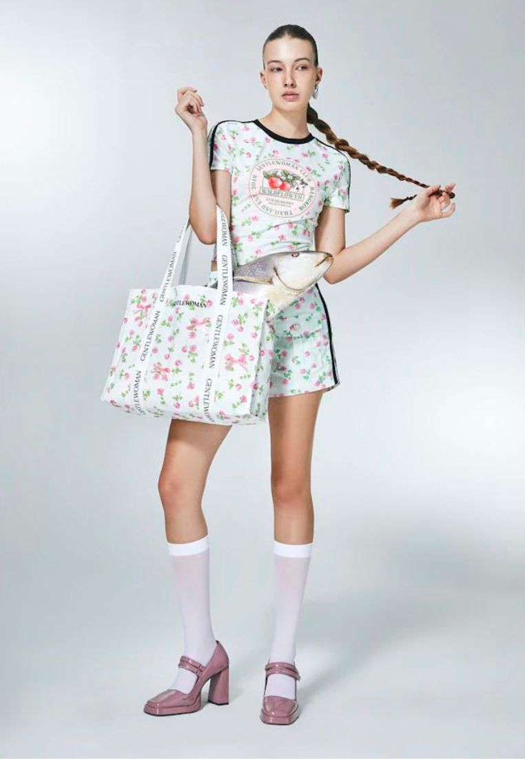 The Camping Rose Ribbon Box Tote