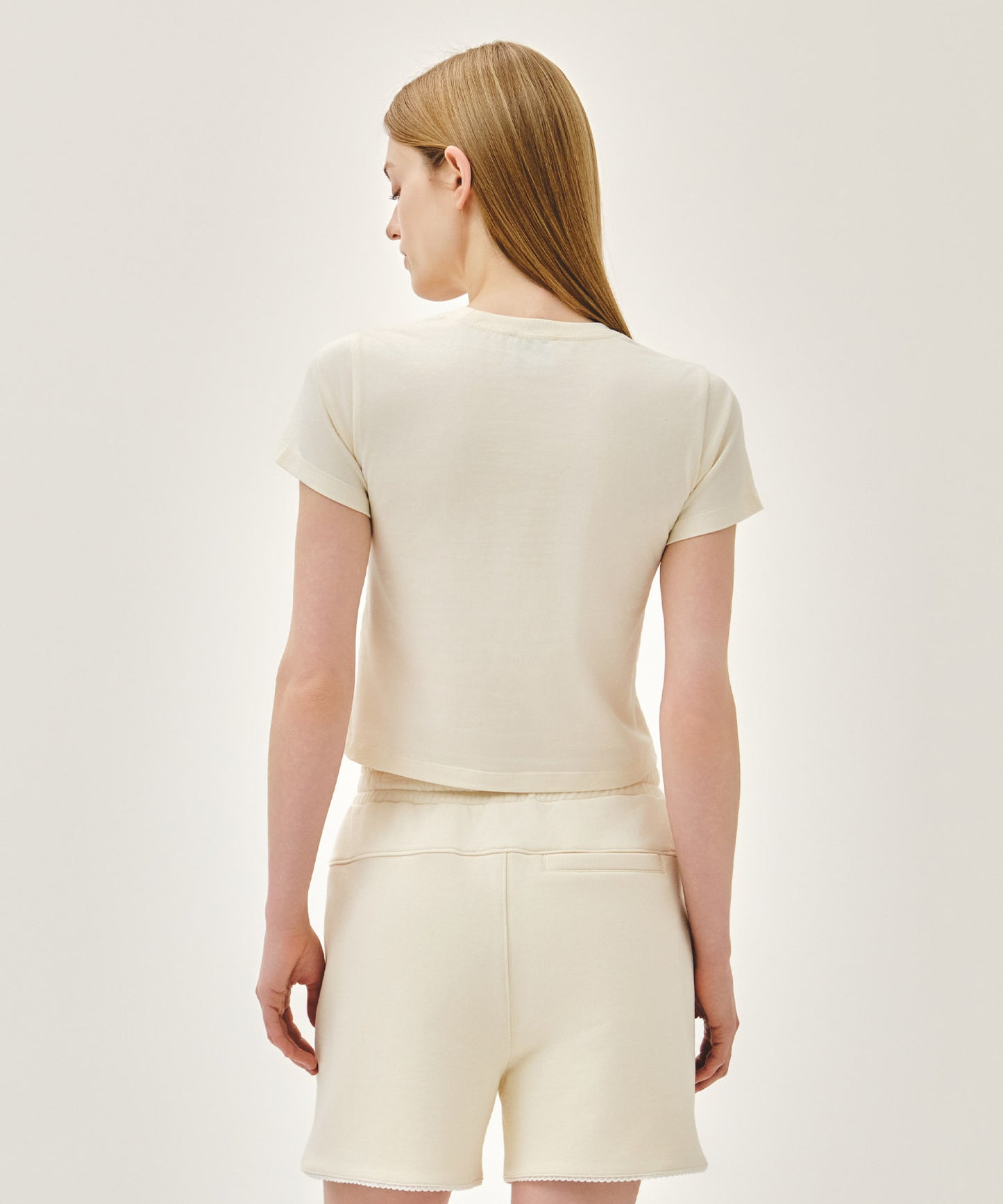 W ANTIQUE CLASSIC LOGO SLIM CROP TEE cream