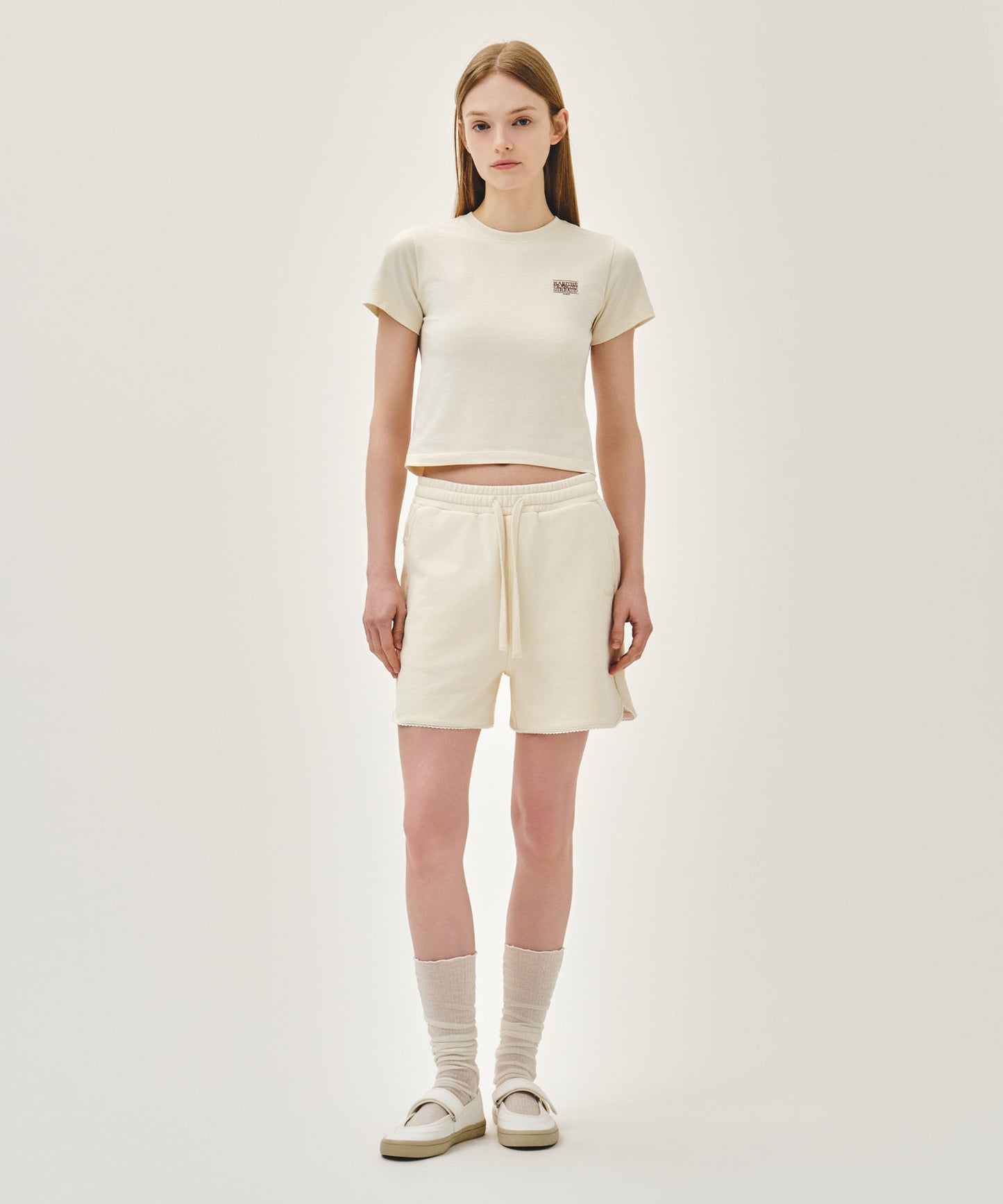 W ANTIQUE CLASSIC LOGO SLIM CROP TEE cream